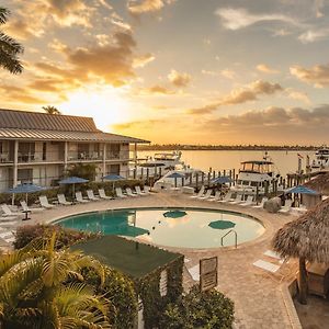 Cove Inn On Naples Bay